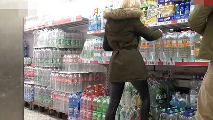 Red dildo cho hai sec dit nhau khong che cô gái tóc vàng