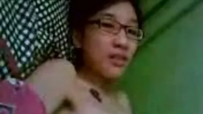 Con chó cái liếm cái khe của cô bạn tàn phimsec khong che bạo