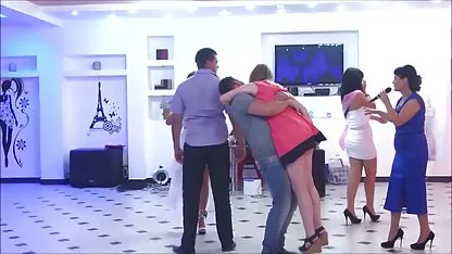 Fucked châu á, người phụ sec hay khong che nữ trên một black sofa