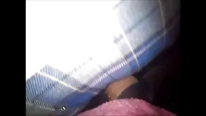The robber trong mặt nạ sợ hãi một trẻ brunette và sec khong che fuck cô ấy trên giường