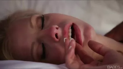 Fucked doggy phong cách với xem phim sec dit nhau khong che một lớn đít brunette