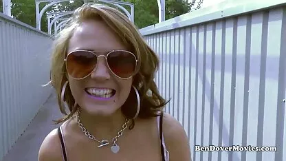 Tóc vàng Elsa Jean cho một xoa bóp đến một chàng trai hói sec dit nhau khong che và chị anh ta