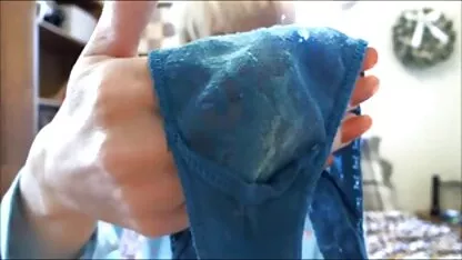 Một cô gái khiêm tốn quyến rũ anh sec khong che cô ấy dượng và fuck anh ta trong những phòng ngủ