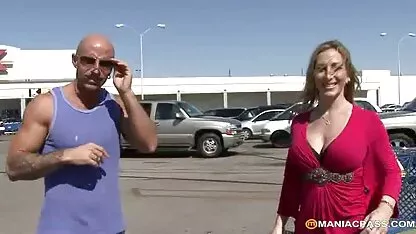 Cô gái nhỏ trói người chồng gian lận và trước mắt anh ta anh sec khong che đụ hàng xóm