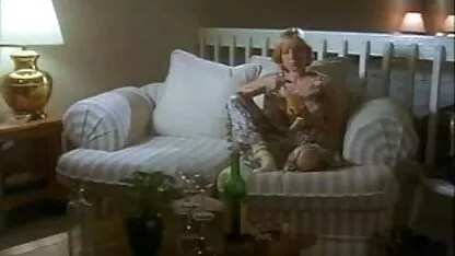 Busty tóc vàng ngồi xuống với cô ấy L. tai phim sec khong che trên một béo dương vật