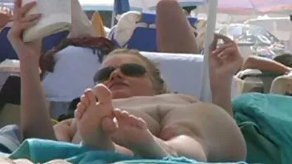 Trẻ sexy đồng sec khong tre tính nữ liếm ngọt ngào pussies trong một tư thế 69