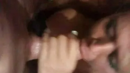 Cô gái trong màu hồng phim sec hd khong che masturbates từ ánh sáng đến hoang dại handjob
