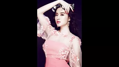 Đẹp phim sec hd khong che brunette trong dầu, hút một tinh ranh quanh co của một đinh tán