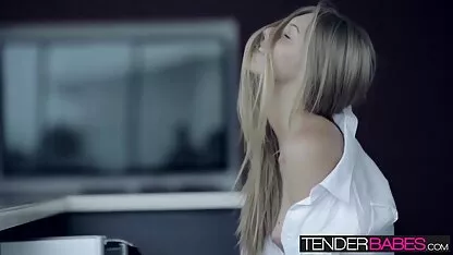 Dễ thương shemale fim sec khong che hậu môn fucks một người bơm lên