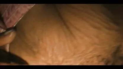 Unshaved busty bitch phim sec moi khong che masturbates với một dildo