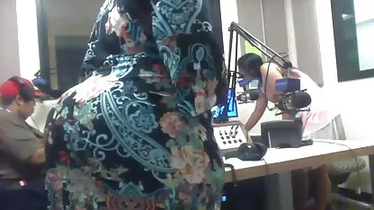Sexy đĩ Kylie hút vòi nước nhẹ nhàng sec dit nhau khong che