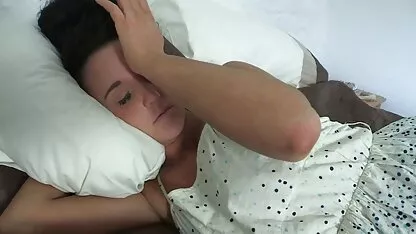 Gái xinh vú to mơn phim sec khongche trớn cơ thể thích thú với những miếng băng, băng tan ra và những dòng nước chảy dài trên cơ thể, rất là kích thích